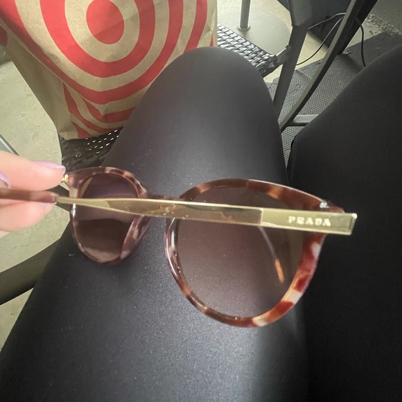 Prada sunglasses - Picture 2 of 4